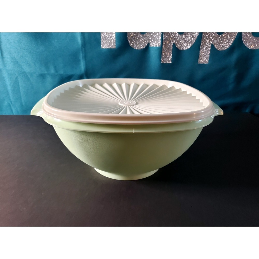 Tupperware Servalier Bowl Vintage Collection Mint Green 11.75 cup New